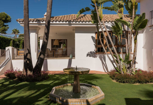 vista-fuente-patio-jardin-exterior-los-verdiales-reformas-de-espacios-exteriores-marbella